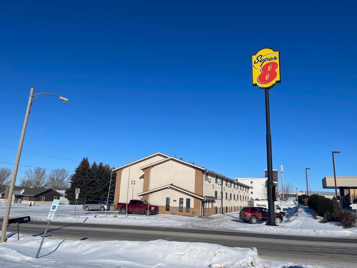 Super 8 By Wyndham Bismarck Hotel Exterior photo